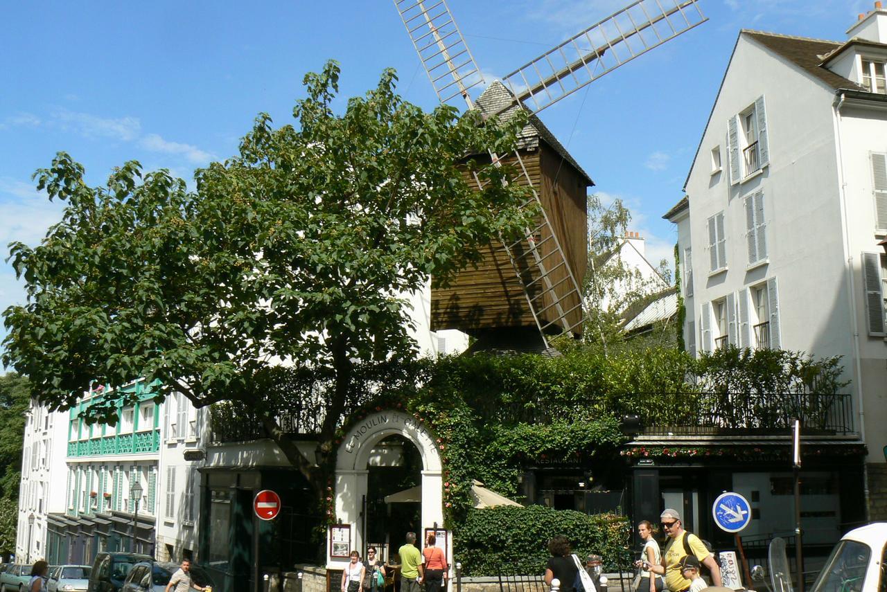 Abbesses Montmartre * Paris